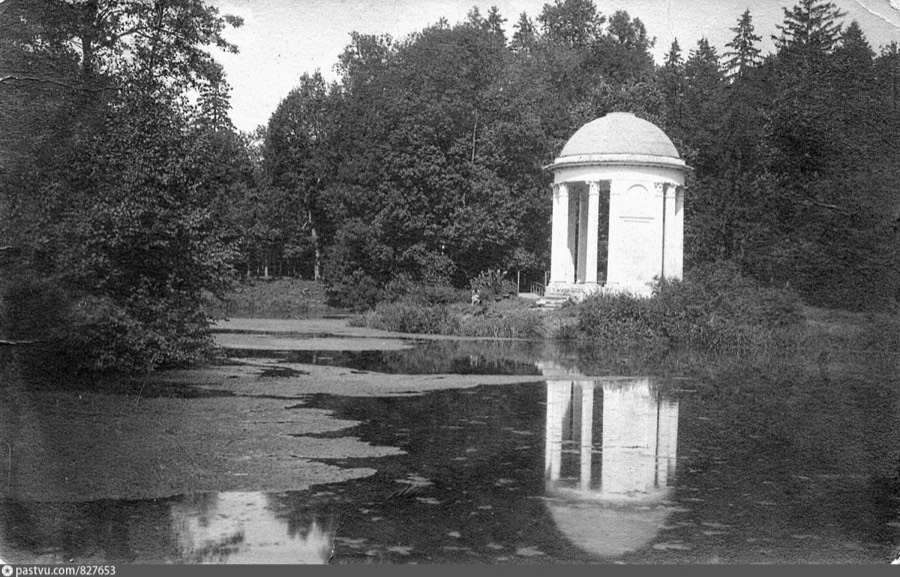 Ротонда в парке, 1937
