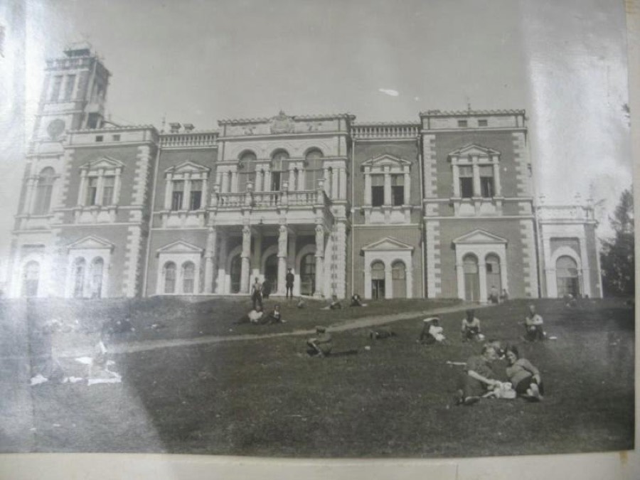Московская  обл., Раменский р-н, Быково. Усадьба Быково (Марьино), XVIII-XIX вв. Дворец, 1856 г. Общий вид с юга., 1930-е г