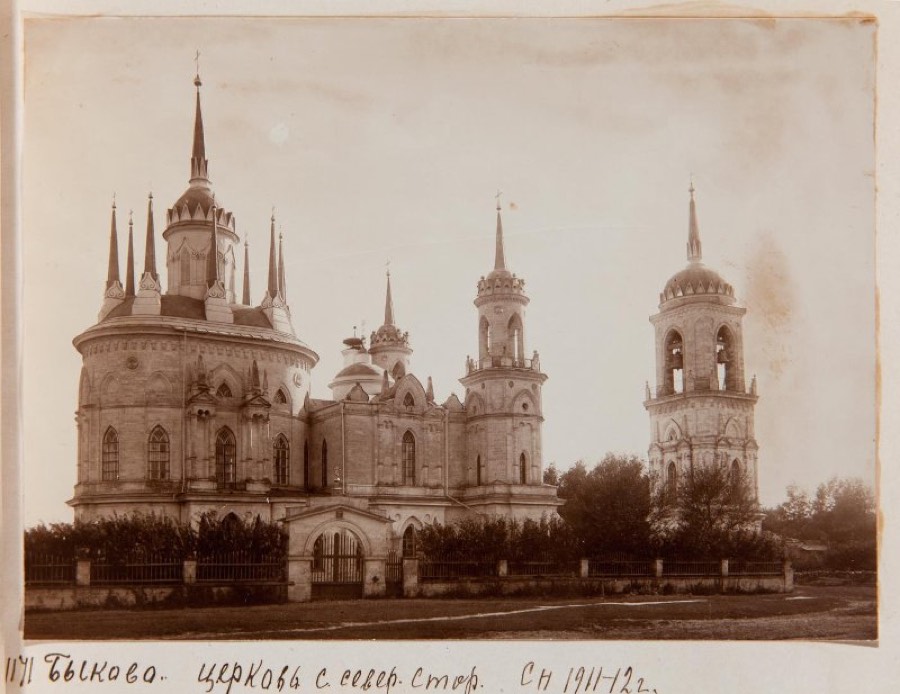 Альбом «Москва. Окрестности. Рязанская ж/д: Вешняки, Люберцы, Н-Угрешский м-рь, Малаховка - Бронницы, Коломна; Спасское-Куркино Вологодской губ.». Фотография из альбома. Быково. Церковь с северной стороны., 1911-1912 г