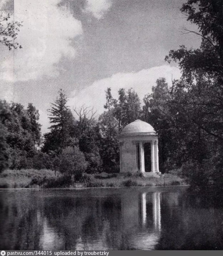 Беседка-ротонда в усадьбе Быково, 1950