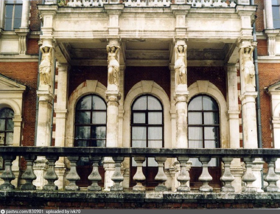 Балкон дворца Воронцовых-Дашковых, 1991