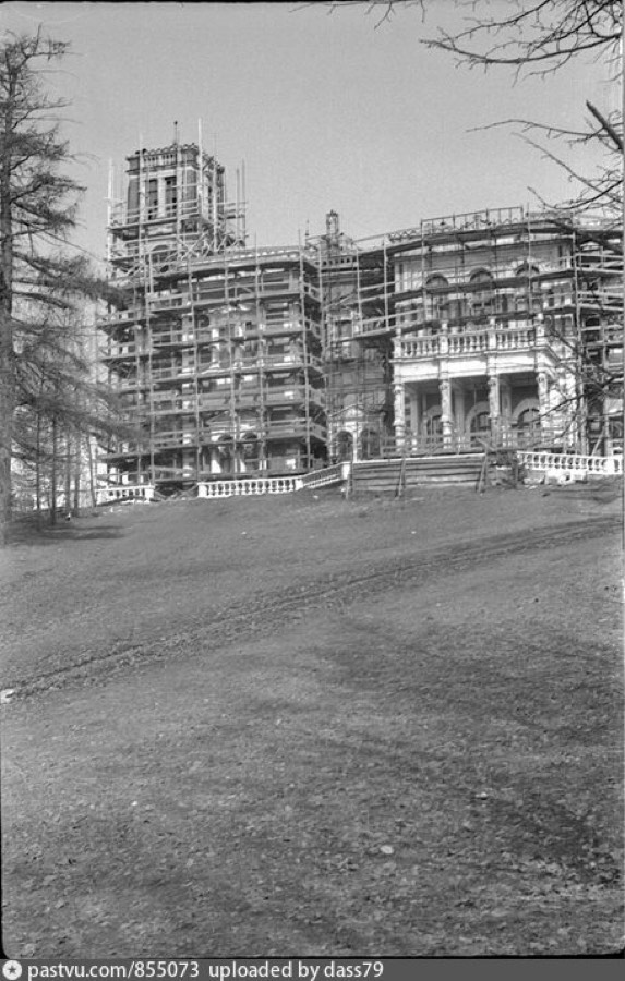 Воронцовский дворец в реставрационных лесах, 1983
