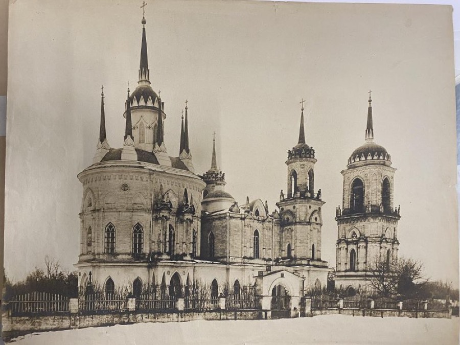 Владимирская церковь. Усадьба Быково (Марьино). Раменский р-н. Общий вид с северо-востока. Проект приписывается: Баженов В.И.; Архитектор-строитель: Казаков М.Ф.; Архитектор: Таманский И.Т., 1920-е - нач.1930-х г (?), отпечаток - 1936-1937 г