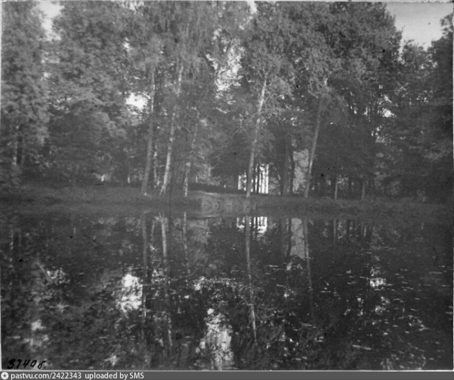 Вид пруда около острова с ротондой, 1928