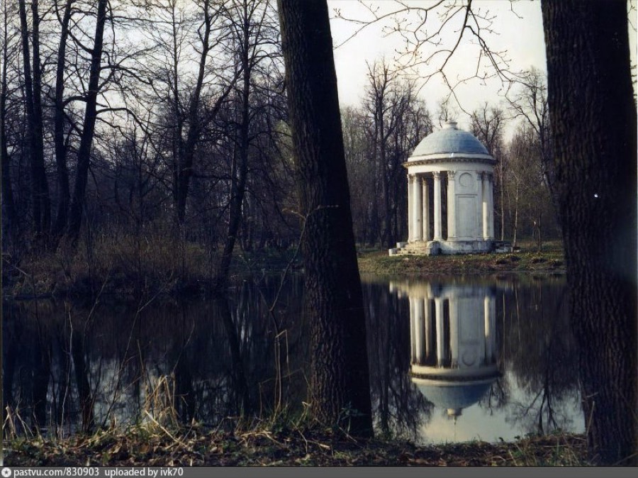 Беседка-ротонда в усадьбе Воронцовых-Дашковых, 1992