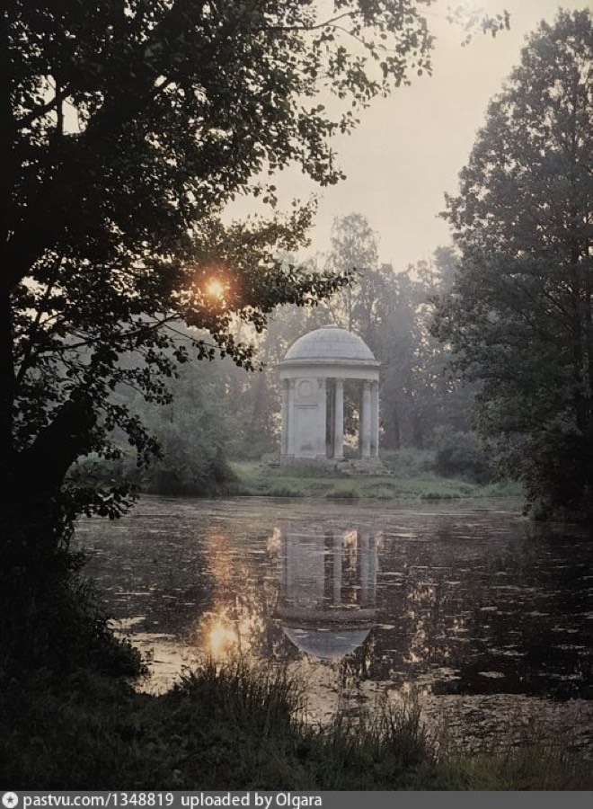 Беседка на острове в парке в Быкове, 1977