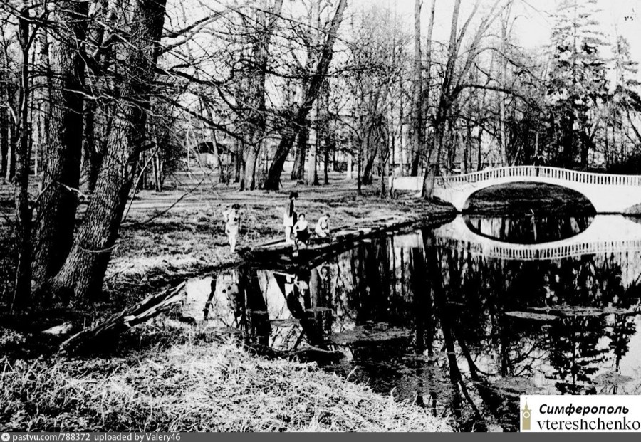Быково. Девушки у мостика, 1972